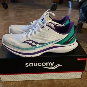 Saucony women’s Kinvara 12 size 9 Like New very good condition
